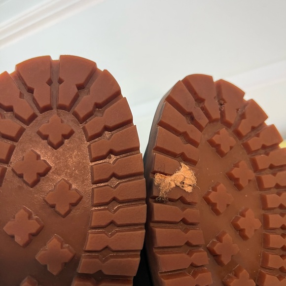 Timberland Women's Black Boots. Size 6 - Picture 10 of 13